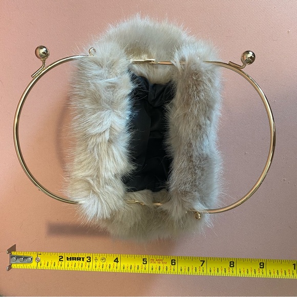 Chic Faux Fur Purse with Ball Clasp Fastening - Picture 7 of 8